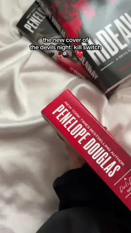 i'm in love oh my!!!!!!! its so pretty i love the red so much #thedevilsnightseries #thedevilsnight #damontorrance #winterashby #penelopedouglas #BookTok #büchertok #booktoker #büchertoker #bücher #books #darkromancebooks #darkromance #bookrecs📚 #darkromancerecs #darkromancebooks #darkromancebooktok #bookish #bookworm #eporueyou 