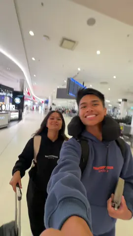 Let’s go to Singapore! 🥰🇸🇬 #comewithme #singaporetravel #sentosaisland #sentosa #siblingduo #travellingvlog 