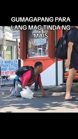GUMAGAPANG PARA LANG MAG TINDA NG MAIS #MAIS #WILDLIFEJAY #GUMAGAPANG 