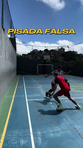 Aprenda a pisada fake! 🔥 #viral #futebol #futsal #tiktokesportes #skills 