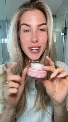 the glowiest anti-aging secret weapon 🩷 @Clarins USA Multi Active Day Cream #clarinspartner #clarinsmultiactive #skincare #skincareroutine #antiaging #antiagingskincare #antiagingtips #skincare #morningskincareroutine 