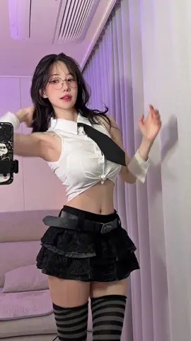 살 그만 뺄게! Now eat more🍮😅🤭#taka #cosplay #dance #y2k #마젠타 #qwer #phonk #meme #challenge #anime #fyp #trend #glasess #magenta #explore 
