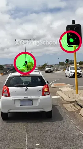 Turning Right Behind another car at a No-Green arrow traffic lights in Australia. #car #driving #trafficlights #australia #fy #nogreenarrow #DRIVE  #DrivingSchoolWA #lesson #drivingtest 