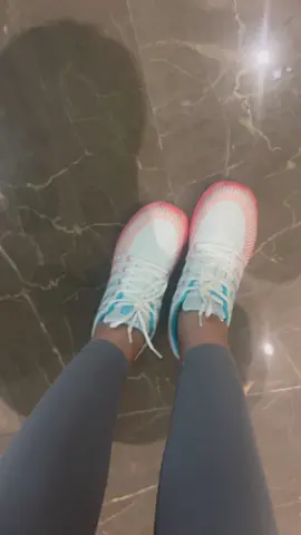 I drooped my wallet#sneakers #tiktokmademebuyit #fyp #foryou 