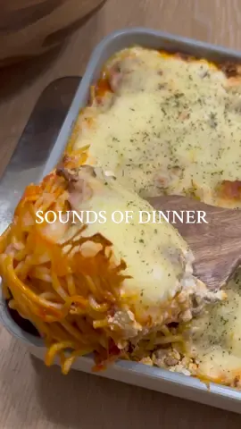 One of our fav quick and easy dinners I turn to when the kids sports run late. 🍝🤤🔥 #asmr #cookingdinner #FoodTok #momlife #milliondollarspaghetti #organizedhome #Foodie #cookwithme 
