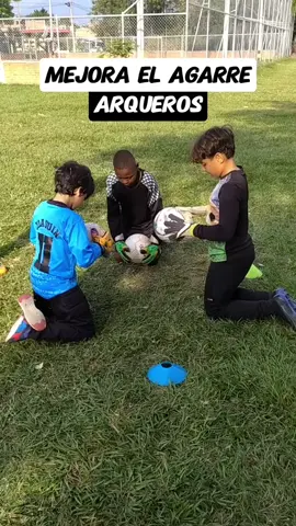 Potencia tu agarre al máximo con estos ejercicios 🧤💪🏻 ¡Ven y únete a nuestra familia Dorsal 1!  INSCRIPCIONES ABIERTAS  📍Cancha El Sembrador, Palmira 📲 3104454486 #dorsal1 #arquerosdorsal1 #entrenodearqueros #arqueros #entrenoarqueros #entrenodeporteros #porteros #arquerosdefutbol #porterosdefutbol #futbol #entrenos #palmira #cali #colombia #formaciondeportiva #arqueroscolombia #deporte #keepers #goalkeeper #guardameta #Soccer #porteria 