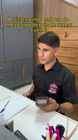 A tristeza indo embora do meu corpo depois de fechar a vend🤪😂 . . . . . . #videosengracados #videosdeloja #marketing #fybrasil #trabalho #engraçado #loja #fypシ゚viral #moveis #meninamoveis💖💖 