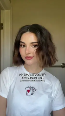 for everyone participating in the spring chop 🥰 i do my hair like this all the time bc its so quick & easy 🫶🏼 #shorthair #hairtok #beachywaves #shorthairstyles #hairtutorial 