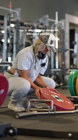 heel elevated trap bar squats 🫡 add this into your leg day to build some absolute tree trunks.  Feet shoulder width apart, limit the hinge in your hips (hinging will make it more glutes), & keep your back as upright as possible😚 do 3-4 sets of 8-10  #baddaytobealeg #quad #legday #quads #girlswholift #gymgirl #GymTok #FitTok #muscles #musclebuilding 