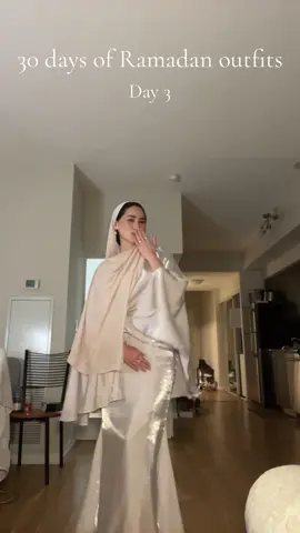 🌙Day 3🌙Had to pull out my fav @ASTER.KL #toronto #Ramadan #modestfashion #torontobeautyblogger #torontobeautyinfluencer 