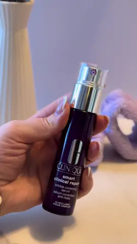 Estoy comenzando a modificar mi rutina de skin care para mi goal de este año y encontré el Clinique smart repair wrinkle correcting serum que deja mi piel muy suave, no se siente pesado y de verdad que comienzo mi día con la cara super hidratada.  Hay un largo camino aún considerando que tengo muchas pecas y algunas marcas de acné hormonal pero AMAMOOOOS SO FAR 🩷#giftedbyclinique #peptides @Clinique #plumpskin #peptides #bouncyskin #juicyskin #collagenboosting #collagenboost #clinique #cliniquesmart #cliniquesmartserum #jumpstart2024 #skingoals #laseralternative #botoxinabottle  