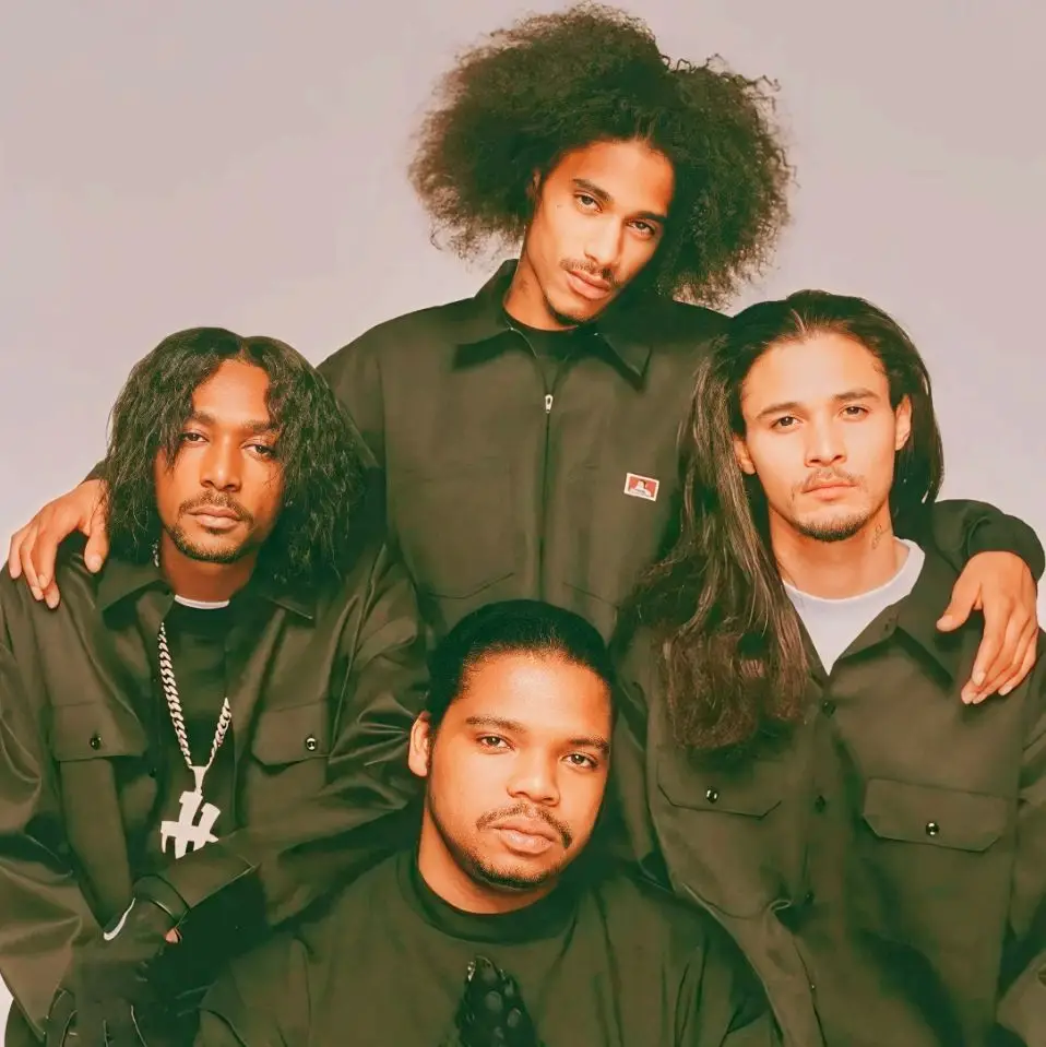 𝐁𝐨𝐧𝐞 𝐓𝐡𝐮𝐠𝐬-𝐍-𝐇𝐚𝐫𝐦𝐨𝐧𝐲 #throwback #nostalgia #hiphopgroup #clevelandohio #legends #icons #hiphop #boneenterprise #bonethugs #bizzybone #wishbone #layziebone #krayziebone #fleshnbone #ruthlessrecords #90s #creepinonahcomeup #thuggishruggishbone #e1999eternal #1stofthamonth #east1999 #thacrossroads #grammywinners #glenville #gangstarap #rnb #theartofwar #fashion #aesthetic #fyp #viral #trending #targetaudience #edit #explore #swipe #blackasf 