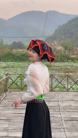 Em có căn nhà đơn sơ, mái lá nhưng mà chưa chan tình cảm #cogaithai #thaohoaban #aocom #trangphucnguoithai #lehoihoaban2024 #dienbienphu #aocomdantocthai 