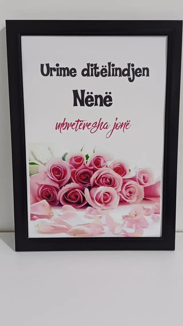 🎁 Ju kërkoni një dhuratë të veçantë dhe të ndryshme për Ditëlindjen e Nënës? Korniza e personalizuar është zgjidhja! #nena #nana #urime #urimeditlindjen #dhurata #dhuratatepersonalizuara #korniza #kornizatepersonalizuara #ditelindje #kosovo #shqiperia #maqedonia #porositonline #meporosi #blej #blejonline #gift #dashuri #shopping #onlineshopping #porosittani📥 #dhurataperditelindje 