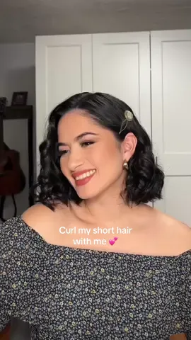 Ok this is THE perfect travel curler but it's also THE best size to use on short hair 🥹🫶🏻 You can checkout the @Conair Curl Secret Mini Auto Curler in my Amazon storefront 💕 #ad #conair #conairbeauty #shorthair #shorthairstyles #shorthairlove #shorthairgirl #curlinghair #curlsecret 