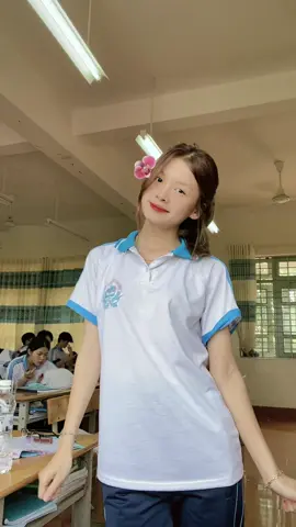 Lại là nhỏ nhảy trước lớp ạ 😙 #xuhuong #fyp #foryou #fypシ 