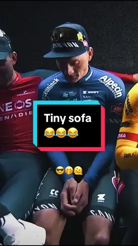 The famous tiny sofa of Milan-Sanremo 😂 #roadcycling #peloton #vanderpoel 