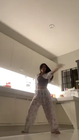 wala aq makita 🤣 dc: @Trisha Martin #fyp #foryoupage #lagabog #lagabogdancechallenge #danceph #tiktokph #dance #fypシ 