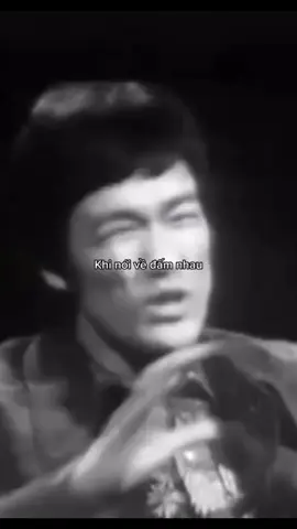 cú đấm của Lý Tiểu Long.Tiếc là ông m ấ t sớm quá :( #brucelee #lytieulong #vothuat #vothuattrunghoa #trietquyendao #tietquyendao #xh