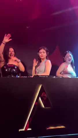 3 beautiful djs on one stage be like 🚀 #altatalent #altaasia #altaentertainment #sivaaprilia #kimberlyirene #nuriesherlya #fyp #dj #tiktokdj  @Siva Aprilia @YOUME @1123NE 