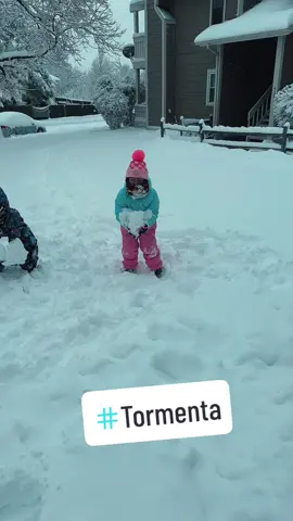 Aprovechando la nieve a full 🔥🔥🔥.@Alondra14 