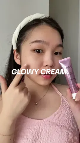 Berhasil ciptain this one instant glowy cream, tapi klo dipake terus bisa mencerahkan wajah dengan kandungan niasorcinol nya! #MiraclesHappen @PONDSIndonesia 
