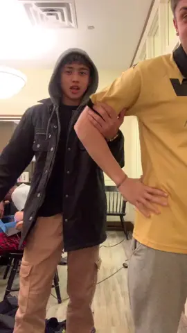 Here it seems like I am taller than Pedro🙋 ♂️🥸 