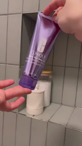 🫧 Have you felt the silky, luxe, texture of Take The Day Off Facia Cleansing Mousse yet? 🫧 This is your sign to 🙌  #NewFromTheCliniqueLab #TakeTheDayOff #DoubleCleanse #MakeupRemover #DermatologistTested #Clinique #CliniqueConsultant