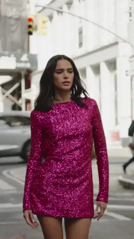 She’s taking the 212: @brunamarquezine is the face of a whole new generation of fragrance. 212 VIP Rosé Elixir evokes both the exclusivity of uptown salons and the gritty glamour of downtown nightclubs. Held in a newly imagined bottle with a gradient coating of pretty pink glitter, the scent contains patchouli, vanilla, and the sparkling effervescence of peach. #212CarolinaHerrera