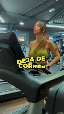 🔥SuperTip para Perder Grasa🔥    ¿Quieres maximizar tu pérdida de grasa? ¡Aquí tienes un consejo que marca la diferencia! 💡🏋️‍♀️    En lugar de correr a un ritmo normal en la cinta, opta por andar con inclinación a un ritmo moderado al final de tu rutina de fuerza. ¿Por qué?    ▪️ ANDAR CON INCLINACIÓN: Cuando caminas cuesta arriba a un ritmo moderado, tu cuerpo prefiere utilizar las grasas como fuente principal de energía.     ◾️CARDIO: Por otro lado, en el cardio convencional, como correr a un ritmo normal, el cuerpo tiende a utilizar principalmente glucógeno muscular como fuente de energía, dejando las reservas de grasa como último recurso.    🔹 Consejo Pro: Realiza este tipo de cardio moderado al final de tu rutina de fuerza. En ese momento, el glucógeno muscular ya está vacío debido al entrenamiento con pesas, lo que significa que tu cuerpo recurre más rápidamente a las grasas como combustible durante el cardio.    🔺IMPORTANTE: Aunque estos ejercicios cardiovasculares movilizan las grasas como combustible es básico tener un déficit energético global para poder perder peso. Sin eso no verás resultados.     Y tú ¿sabias la diferencia entre estos dos ejercicios?    📚 Fuente: - 