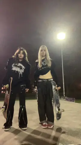 #dlaciebie #dc #foryou #fyp #viral #alternative #fitcheck #skate #Skateboarding #skategirl #poser 