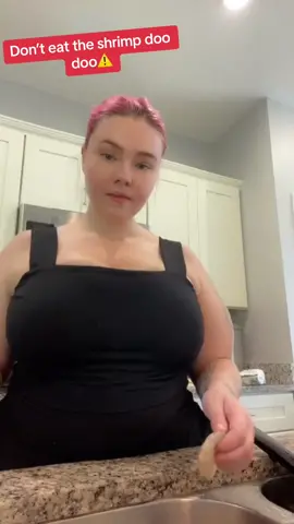 No shrimp doo doo in this house #shrimp #food #Foodie #stirfry #cooking #fun #kitchen #curvycook #purple #black #yummyfood #delicious #clean #comedy #followtrain #thursdayvibes 