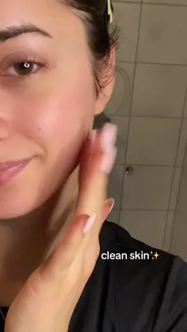 I love how they both get deep into the pores and remove impurities and sebum without making my skin dry!  #skincare #koreanskincare #beautyofjoseon #kbeauty #cleansingbalm #cleansingoil #pores #cleanskin #cleanser #makeupremoval #glowingskin 
