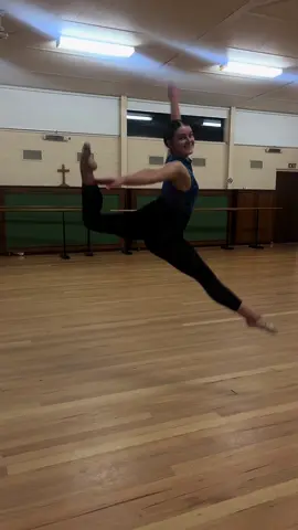 POV: If dancers were asked to do a Glambot! Comment your fave! #foryoupage #fyp #glambot #glambotchallenge #theoscars #splits #dance #dancer #acrobatics #dancetiktok #dancestudio #glam #slay #SmallBusiness 