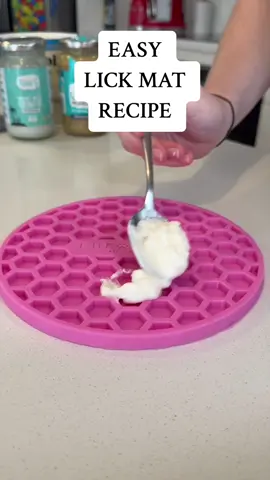 Here is one of my favourite lick mat recipes! ❄️🥜🍌 All you need is some dog friendly yogurt, peanut putter and banana. ✨ For an extra long lasting lick mat, I like to freeze the mat before giving it to my dog. 🐶😊 #lickmat #enrichment #petenrichment #dogenrichment #catenrichment 
