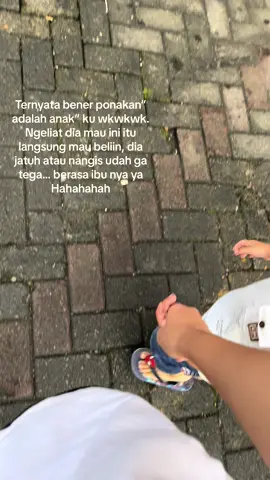 Menjadi ibu saat mereka butuh snack🤣