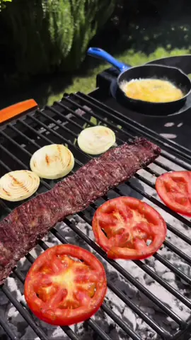 Sandwich de Entraña 🔥 Tomates, cebollas Asadas y Queso provoleta #foodporn de #asado #parrilla #amazing #argentina #viral #instagram #Love #hungry #smile #parati #fyp #Foodie #xyzcba #zyxcba