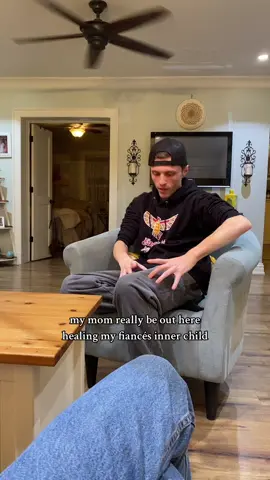 he’s always so excited to tell her all about his day, what he’s learning, fun facts… and she’s always excited to listen 🤍