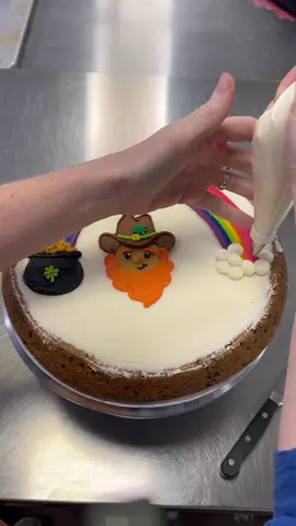 Welcome to my leprechaun Ted talk 😂😂😂  Pre order your st. Patrick’s day cookie cake here! >> clickable link in our instagram bio and stories!!  Www.hayleycakesandcookies.com  #cookiecake #texan #texasbakery #houstoncookies #austincookies #atx #htx #leprechaun #stpatricksday #fyp #cakedecorating #cakedecorator #satisfying #rainbow 