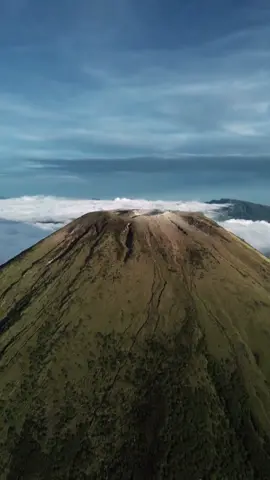 They call this Mount Sindoro. An active volcano in Central Java, Indonesia. 🎥cr/ig: @hndkpta  📍Mount Sindoro, Central Java #WonderfulJourney #WonderfulIndonesia #Volcano #Sindoro #Sundoro
