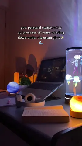 mood lighting transforms moments into dreams and memories🪄🪼⋆.ೃ࿔*:･ #jellyfishlamp ##lamp #ambientlight #moodlight 