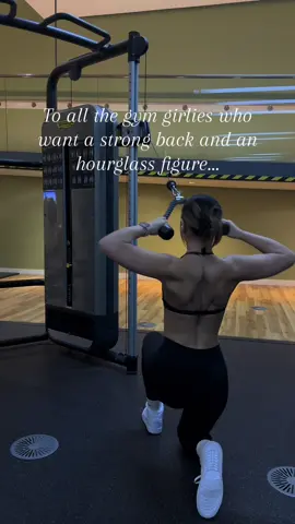 Kneeling face pulls are one of my favourite exercises to build a strong, defined back⏳💪🏽 #backworkout #foryoupage #gymmotivation #GymTok #gymtips 