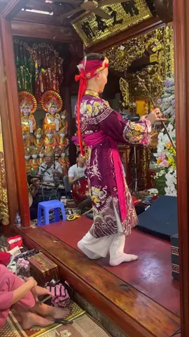 Hnay e đi lễ Quan hoàng bảy bảo hà, cậu đồng múa dẻo quá☺️ #tiktok #haudongvietnam #viral 