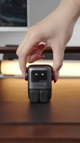 What a cute robot charging plug, don’t miss it#ugreen #RobotGaN #Tech #charger #desksetup #RG #NexodeRG 