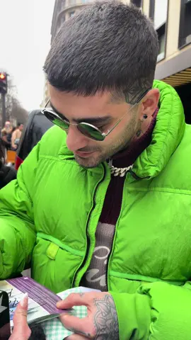 my baby felt like a dream meeting last month so excited for the new album 💚 #parisfashionweek #zaynmalik #onedirection @Zayn 