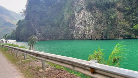 Sông Gâm nếu bạn đi từ Mèo Vạc qua đường Bảo Lâm của Cao Bằng về Hà Giang bạn sẽ thấy nó đẹp như thế nào 🥰