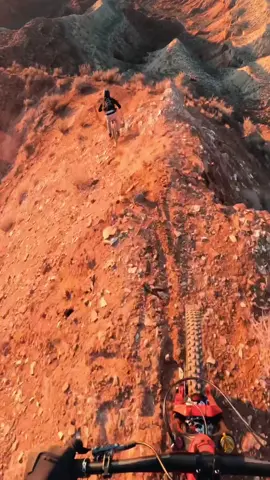 vibes are unmatched on top of the world 🤩 #MTBlife #mountainbiking #freeridemtb 