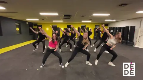 🔥URBAN 🔥 . Ook de meiden uit Brouwhuis van onze Urban groep konden deze vette tiktok challange niet vergeten🤩 Gaaf gedaan meiden!  . Volg jij DéDé al op tiktok? . #wantwijzijnDéDé #samendansen #dansles #dansers #joinus #tiktokchallange #dancers #dance #urbandance 