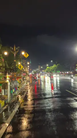 Bulan Ramadhan Madiun gerimis.. . . #CapCut #VNVideoEditor #fyp #tiktok #madiun #kotamadiun #aslimadiun #jatim #jawatimur #travel #ngabuburit #puasa #ramadhan #ramadhan2024 #ramadhantiba #ramadhankareem #puasa2024 #vacation #liburan 