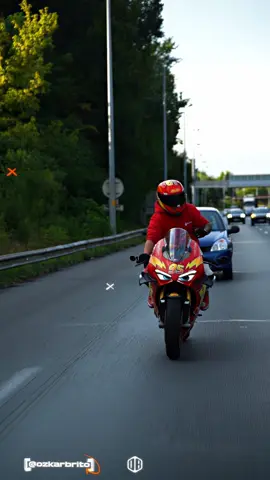 Ka-chaaaaaw 😉 🏍️ Owner  @Flash mcqueen v4s  ✍🏾 Edit by IG @ozkarbrito  📱 DM to book your edit  #ozkarbrito #flashmcqueenv4s #carsmovie #ducati #v4s #ducativ4s